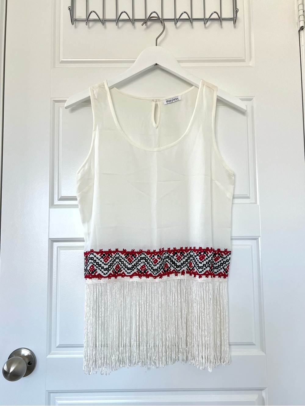 Dizzy Lizzy // NWOT Women's Sleeveless Embroidered Georgette Fringe Tank Top